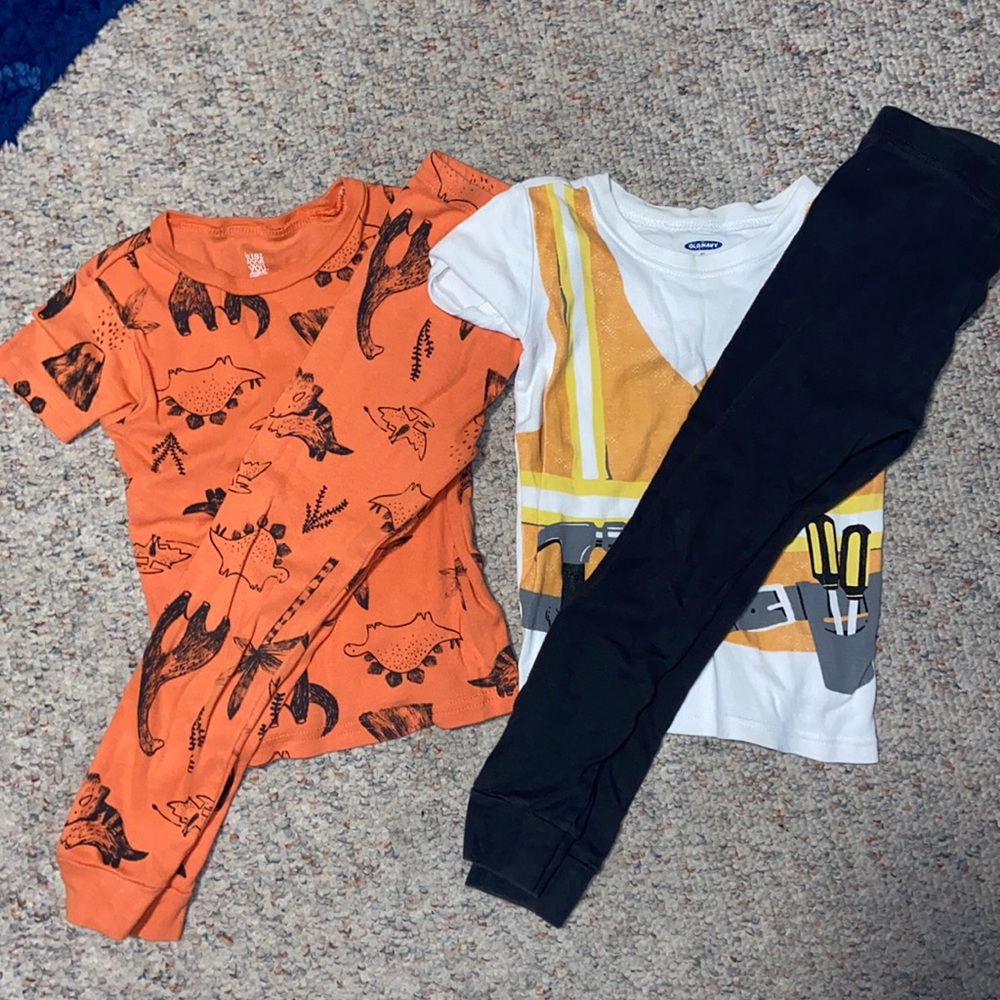 Set of 2- shirt sleeve / long pant pajamas 4t